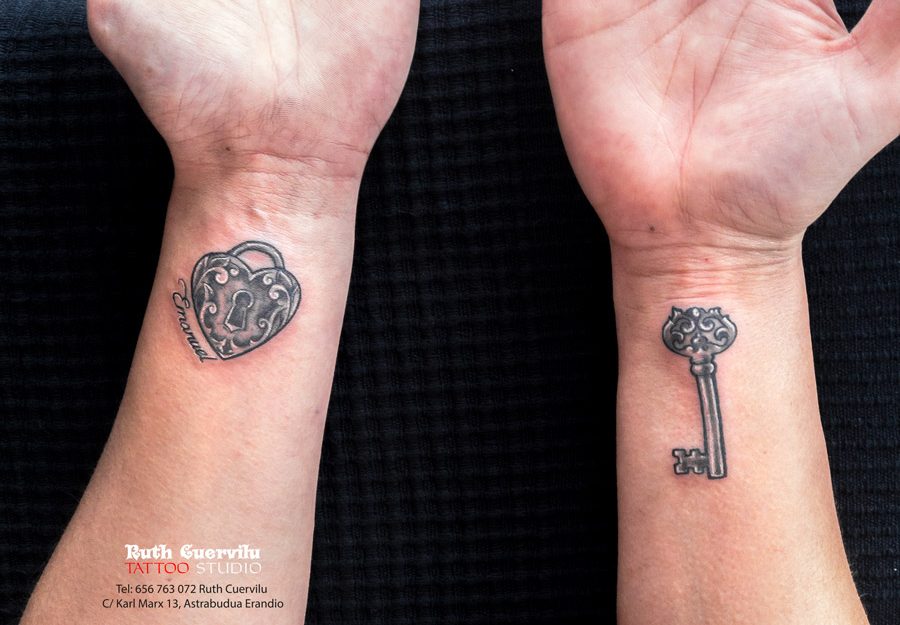 Candado y Llave - Ruth Cuervilu Tattoo - KM13 Studio, estudio tatuajes astrabudua, tattoos leioa, erandio, tattoo bilbao