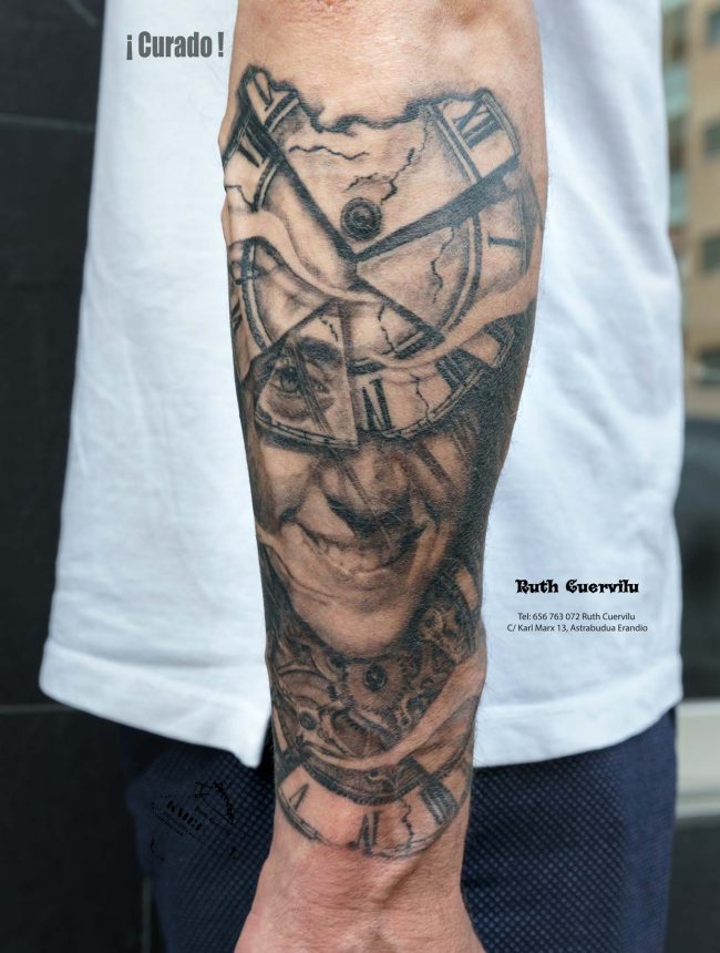 Tatuaje Chica con reloj sin hora CURADO - Ruth Cuervilu Tattoo - KM13 Studio - Estudio de tatuajes en Astrabudua Erandio Getxo, Leioa Bilbao Bizkaia Basauri barakaldo portugalete