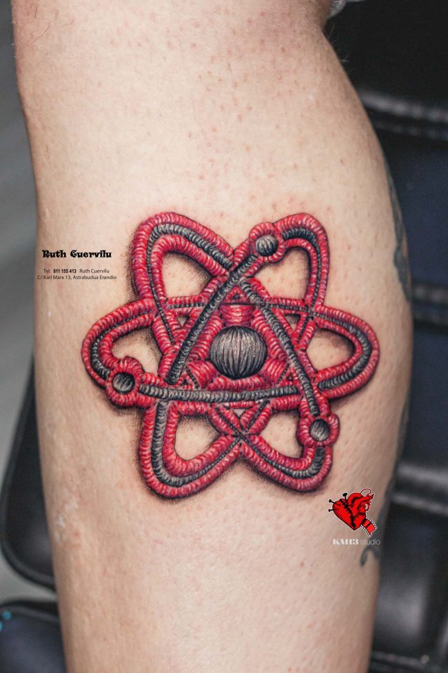 Tatuaje Simbolo Atomo en Parche Bordado - Ruth Cuervilu Tattoo - KM13 Studio - estudio de tatuajes erandio astrabudua bilbao bizkaia