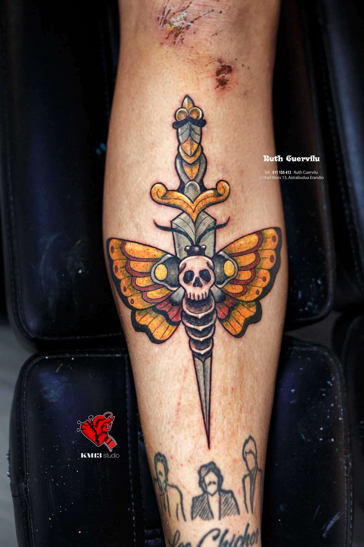 Tatuaje Polilla Espada a Color - Ruth Cuervilu Tattoo - KM13 Studio - estudio de tatuajes erandio astrabudua bilbao bizkaia