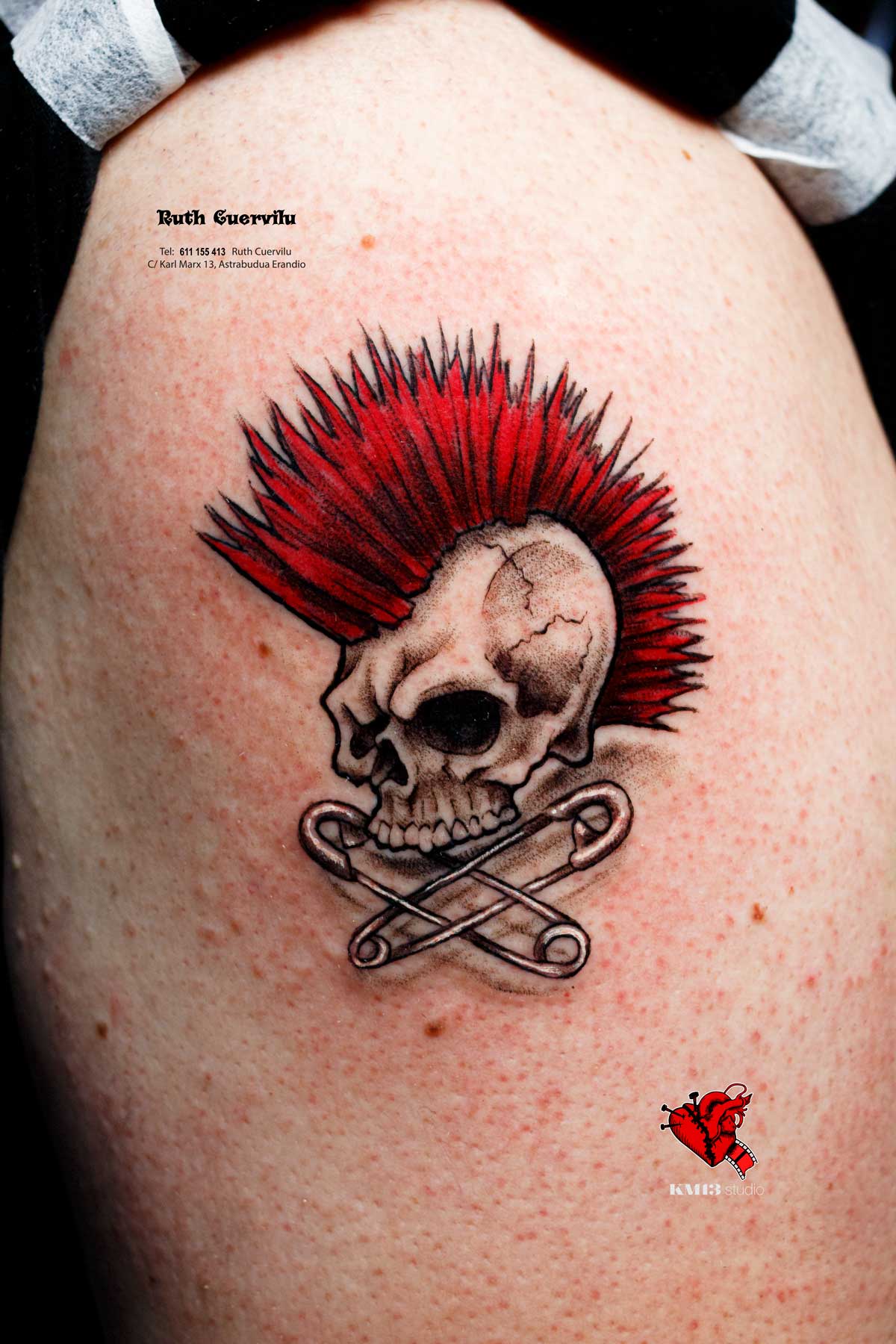 Tatuaje Calavera Punk Trujas - Ruth Cuervilu Tattoo - KM13 Studio - estudio de tatuajes erandio astrabudua bilbao bizkaia