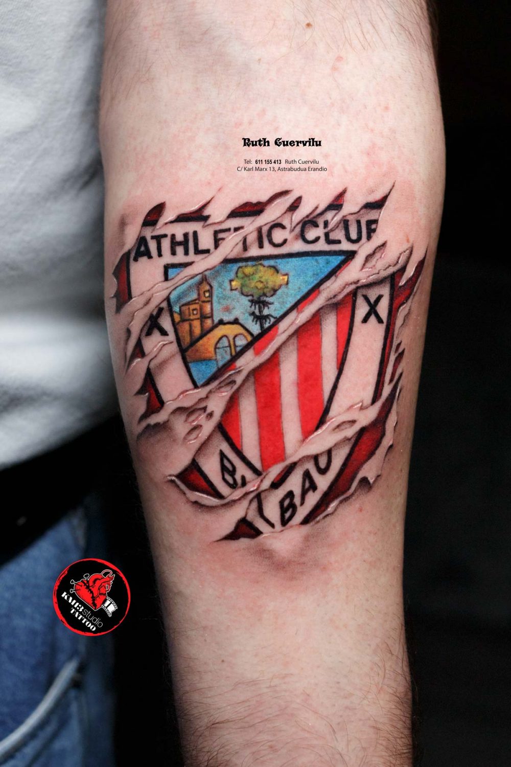 Tatuaje Escudo Athletic Club Bilbao bajo la piel - Ruth Cuervilu Tattoo - KM13 Studio - estudio de tatuajes erandio astrabudua bilbao bizkaia