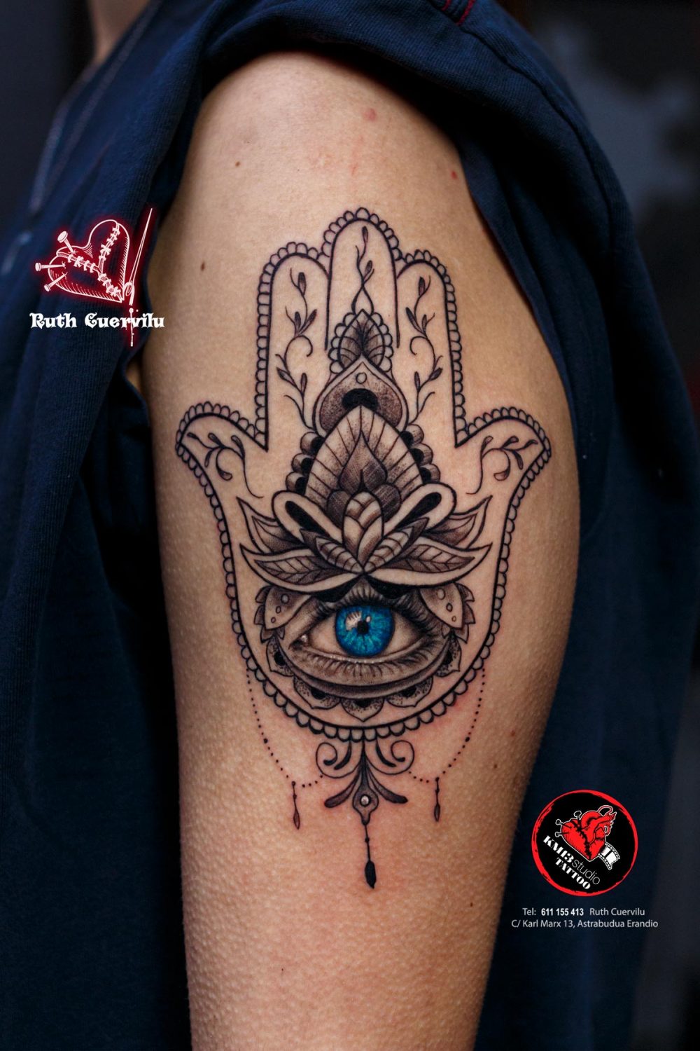 Tatuaje mano de fatima y ojo realismo color Iraida - Ruth Cuervilu Tattoo - KM13 Studio - estudio de tatuajes erandio astrabudua bilbao bizkaia