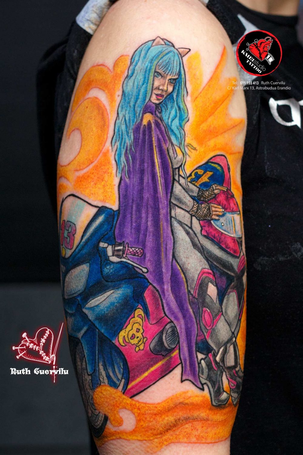 Tatuaje Moto R con modelo chica sheyla anime manga brazo - Ruth Cuervilu Tattoo - KM13 Studio - estudio de tatuajes erandio astrabudua bilbao bizkaia
