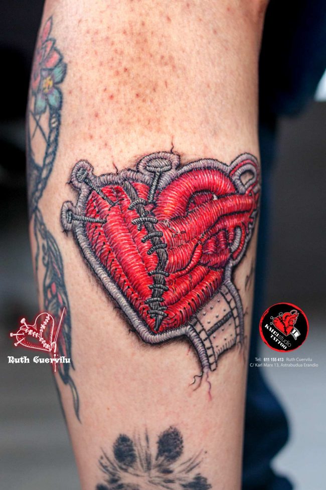 Tatuaje Parche Bordado Corazon logo KM13 Studio - Ruth Cuervilu Tattoo - KM13 Studio - estudio de tatuajes erandio astrabudua bilbao bizkaia