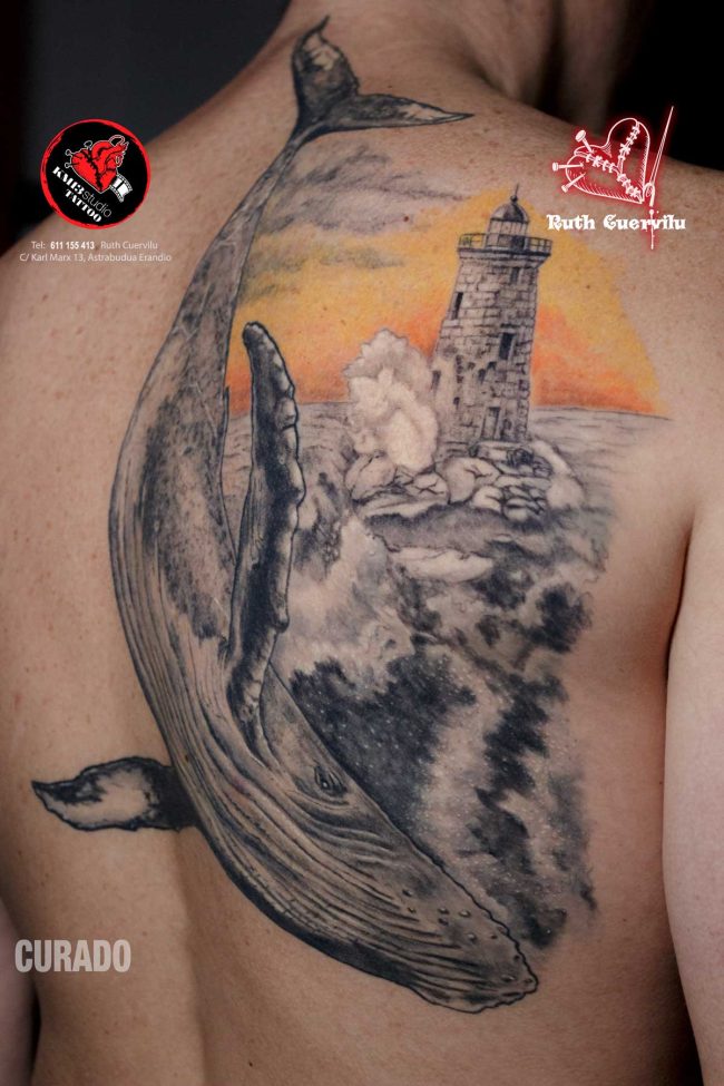 Tatuaje Ballena Faro Universo mar, Espalda Curado - Ruth Cuervilu Tattoo - KM13 Studio - estudio de tatuajes erandio astrabudua bilbao bizkaia